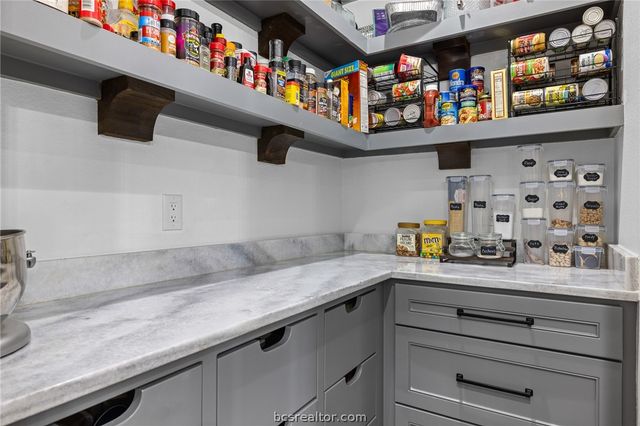 10121 St John Drive, Iola, TX 77861