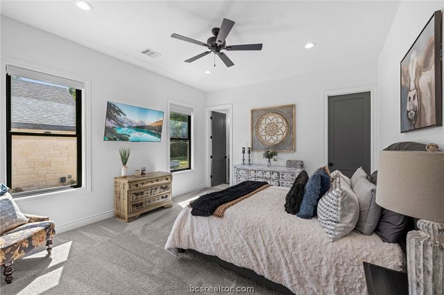 10121 St John Drive, Iola, TX 77861