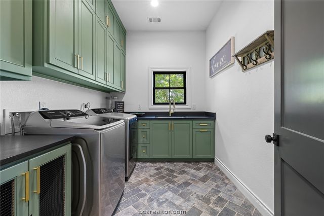 10121 St John Drive, Iola, TX 77861