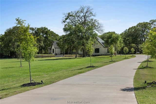 10121 St John Drive, Iola, TX 77861