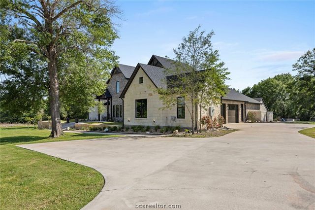 10121 St John Drive, Iola, TX 77861