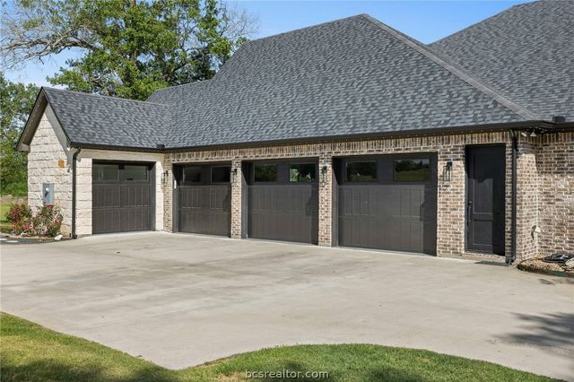 10121 St John Drive, Iola, TX 77861