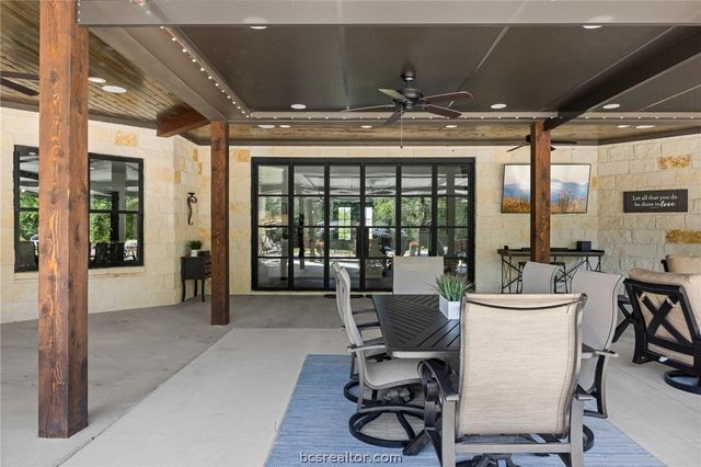 10121 St John Drive, Iola, TX 77861