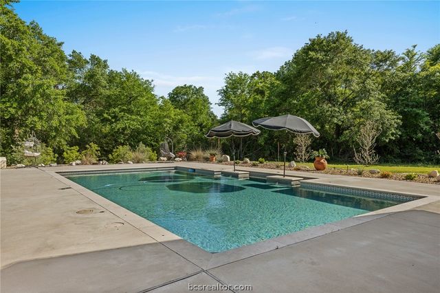 10121 St John Drive, Iola, TX 77861