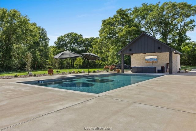 10121 St John Drive, Iola, TX 77861