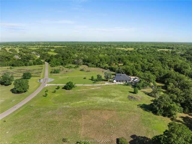10121 St John Drive, Iola, TX 77861