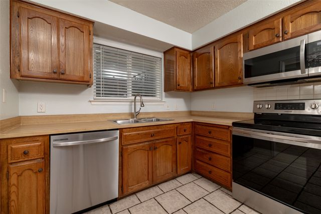 8040 Lazy Brook Drive, Watauga, TX 76148