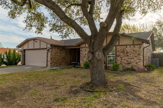 8040 Lazy Brook Drive, Watauga, TX 76148