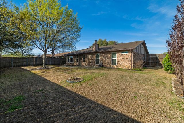 8040 Lazy Brook Drive, Watauga, TX 76148