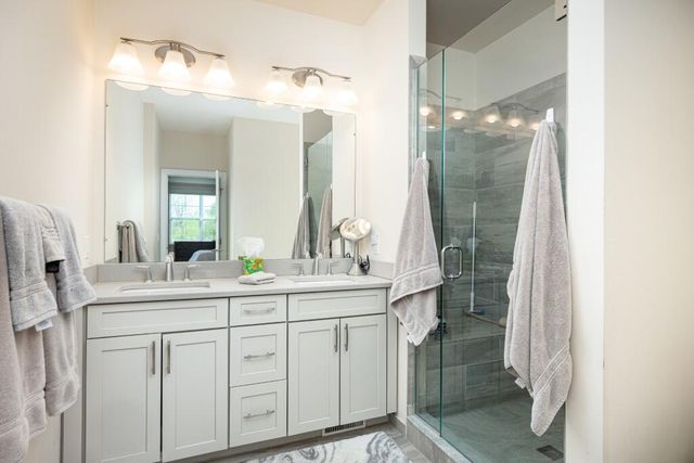 3031 N Spurway Drive, Ann Arbor, MI 48105