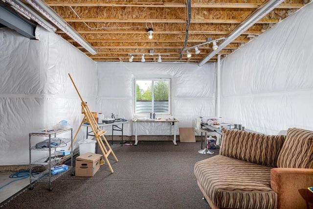 3031 N Spurway Drive, Ann Arbor, MI 48105