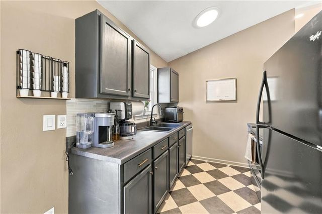 6313 N Wabash Avenue, Kansas City, MO 64118