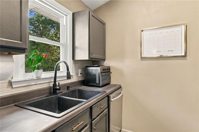 6313 N Wabash Avenue, Kansas City, MO 64118