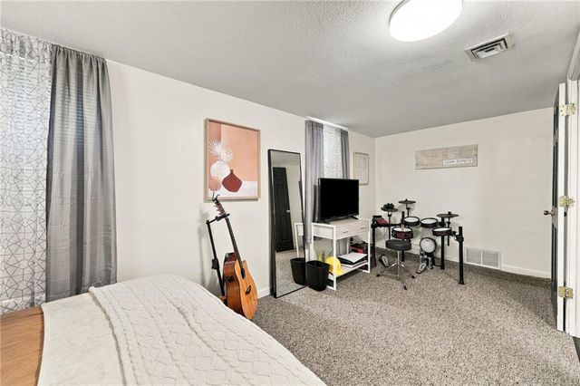 6313 N Wabash Avenue, Kansas City, MO 64118