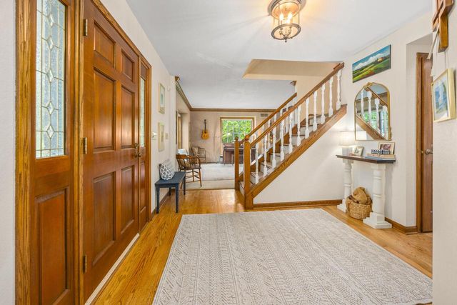 W159N7482 Pinewood CIRCLE, Menomonee Falls, WI 53051