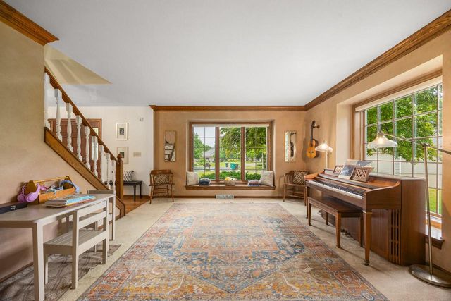 W159N7482 Pinewood CIRCLE, Menomonee Falls, WI 53051