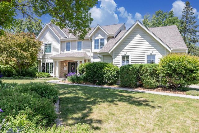 W159N7482 Pinewood CIRCLE, Menomonee Falls, WI 53051