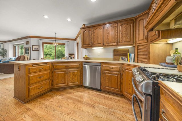 W159N7482 Pinewood CIRCLE, Menomonee Falls, WI 53051