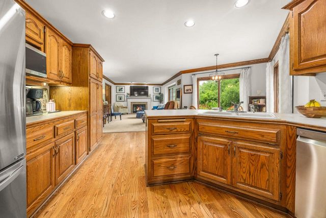 W159N7482 Pinewood CIRCLE, Menomonee Falls, WI 53051