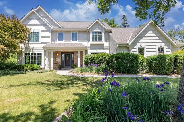 W159N7482 Pinewood CIRCLE, Menomonee Falls, WI 53051