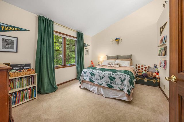W159N7482 Pinewood CIRCLE, Menomonee Falls, WI 53051