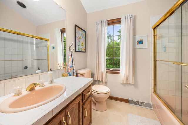 W159N7482 Pinewood CIRCLE, Menomonee Falls, WI 53051