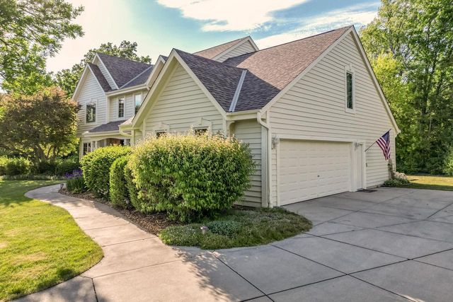 W159N7482 Pinewood CIRCLE, Menomonee Falls, WI 53051