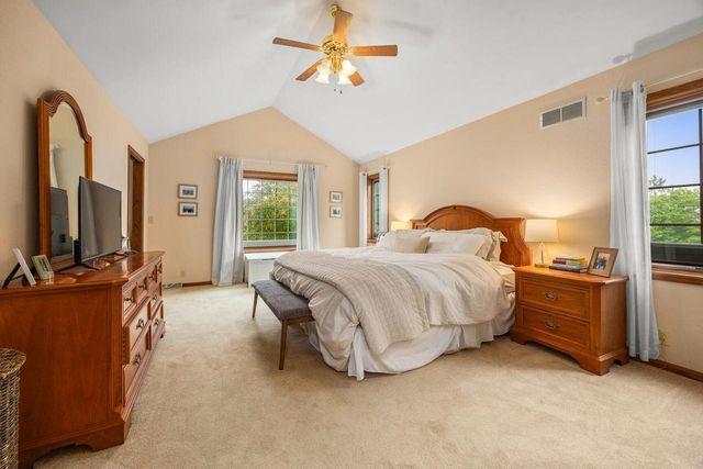 W159N7482 Pinewood CIRCLE, Menomonee Falls, WI 53051