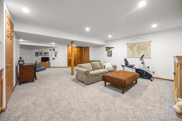 W159N7482 Pinewood CIRCLE, Menomonee Falls, WI 53051