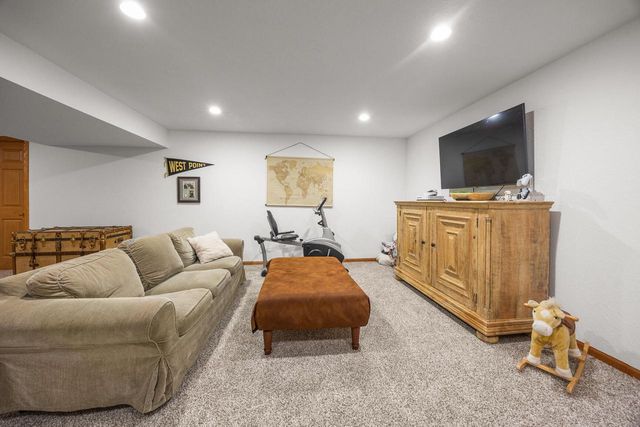 W159N7482 Pinewood CIRCLE, Menomonee Falls, WI 53051
