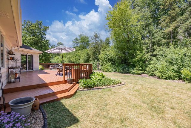 W159N7482 Pinewood CIRCLE, Menomonee Falls, WI 53051