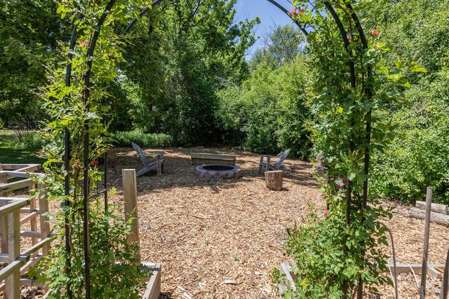 W159N7482 Pinewood CIRCLE, Menomonee Falls, WI 53051