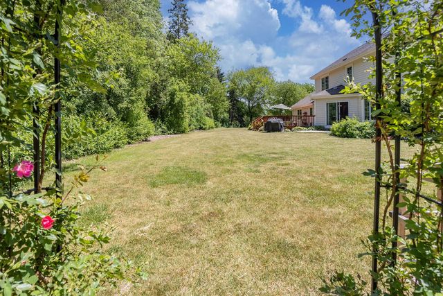 W159N7482 Pinewood CIRCLE, Menomonee Falls, WI 53051