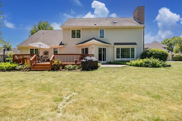 W159N7482 Pinewood CIRCLE, Menomonee Falls, WI 53051