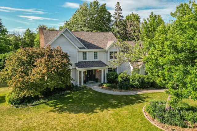 W159N7482 Pinewood CIRCLE, Menomonee Falls, WI 53051