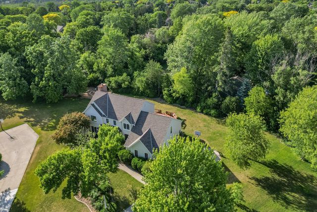 W159N7482 Pinewood CIRCLE, Menomonee Falls, WI 53051