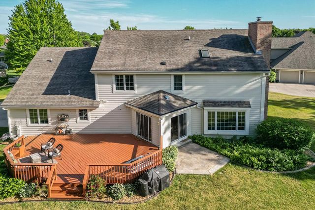 W159N7482 Pinewood CIRCLE, Menomonee Falls, WI 53051