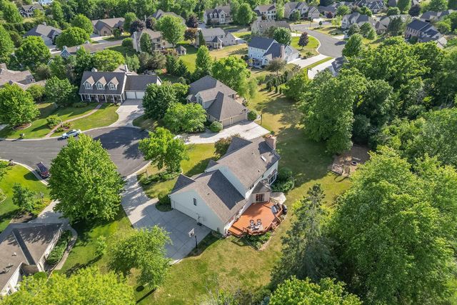 W159N7482 Pinewood CIRCLE, Menomonee Falls, WI 53051
