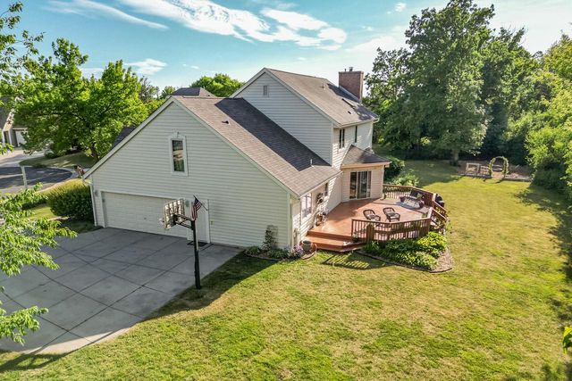 W159N7482 Pinewood CIRCLE, Menomonee Falls, WI 53051