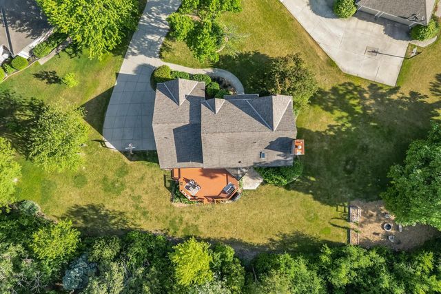 W159N7482 Pinewood CIRCLE, Menomonee Falls, WI 53051