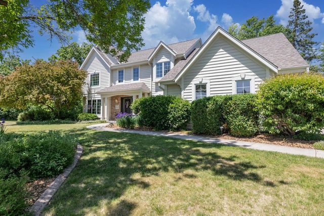 W159N7482 Pinewood CIRCLE, Menomonee Falls, WI 53051