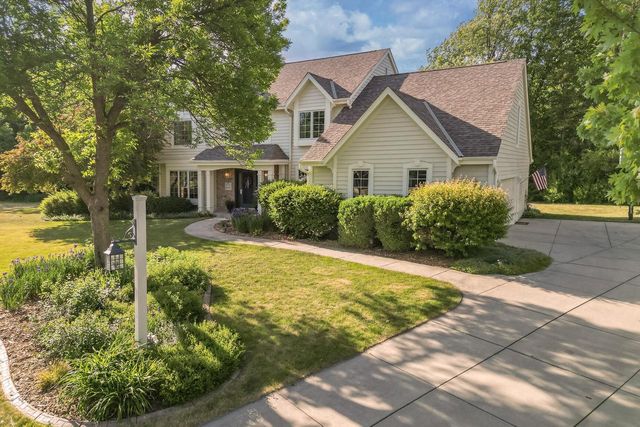 W159N7482 Pinewood CIRCLE, Menomonee Falls, WI 53051