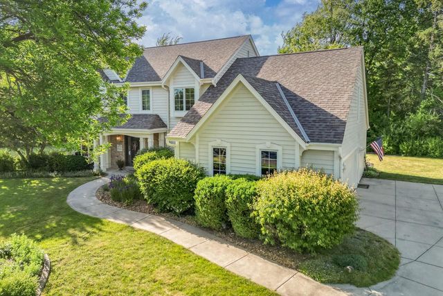 W159N7482 Pinewood CIRCLE, Menomonee Falls, WI 53051