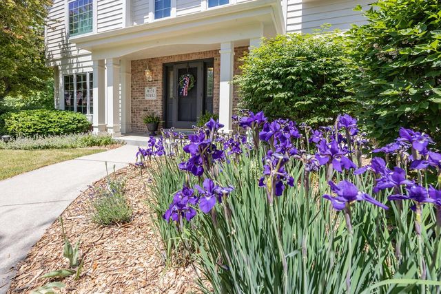 W159N7482 Pinewood CIRCLE, Menomonee Falls, WI 53051