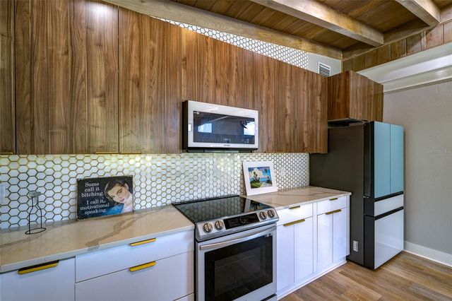 3636 MINEOLA DRIVE, Sarasota, FL 34239