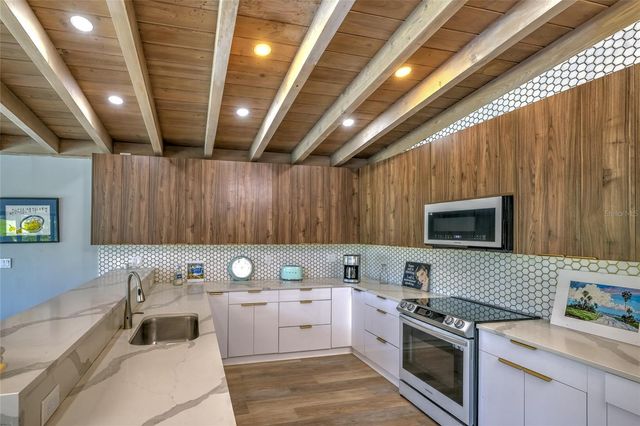 3636 MINEOLA DRIVE, Sarasota, FL 34239