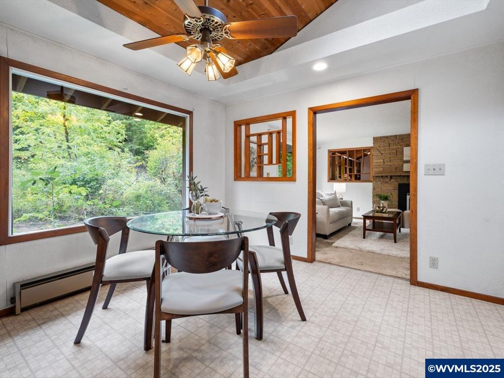 Image 10 of property listing at 22530 Woods Creek Rd, Philomath, OR 97370