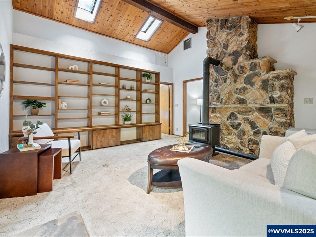Image 15 of property listing at 22530 Woods Creek Rd, Philomath, OR 97370
