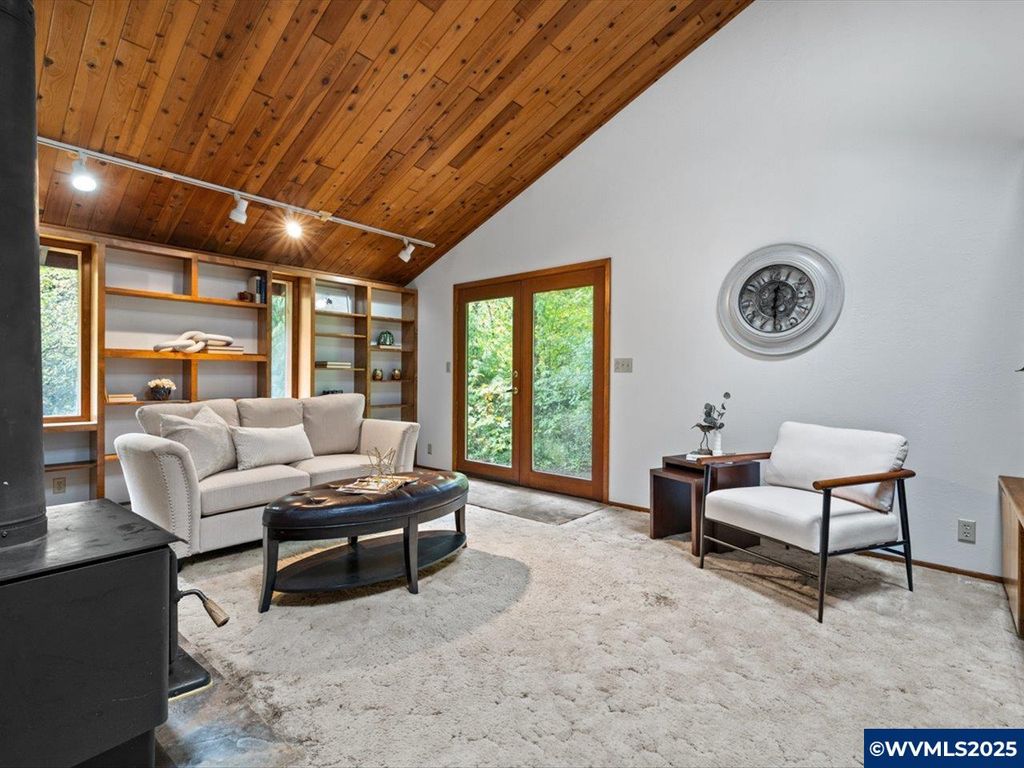 Image 16 of property listing at 22530 Woods Creek Rd, Philomath, OR 97370