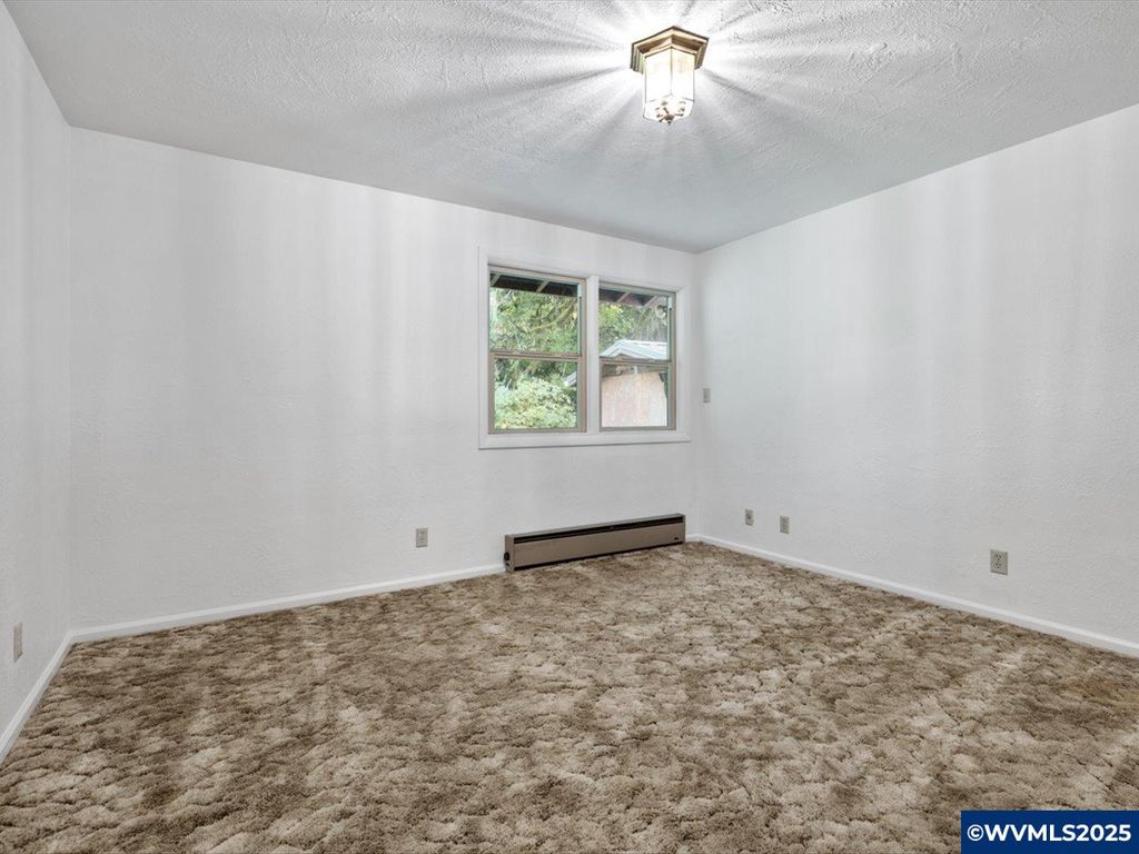 Image 21 of property listing at 22530 Woods Creek Rd, Philomath, OR 97370
